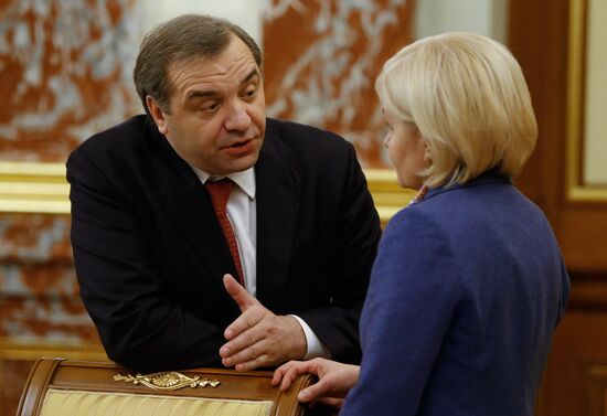 Dmitry Medvedev chairs Russian Government meeting