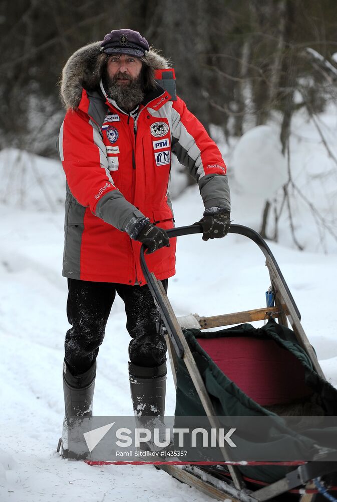 Fyodor Konyukhov heads out on dogsled expedition