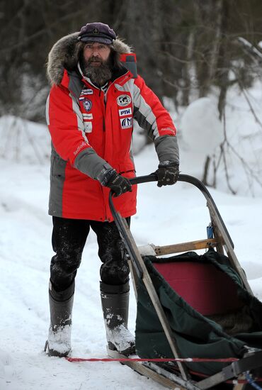 Fyodor Konyukhov heads out on dogsled expedition