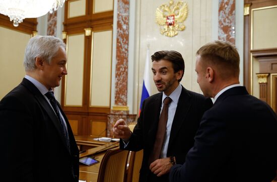 Dmitry Medvedev chairs Russian Government meeting