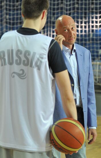 Basketball player Karasev decides to participate in NBA draft