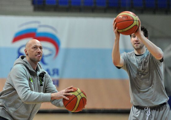 Basketball player Karasev decides to participate in NBA draft