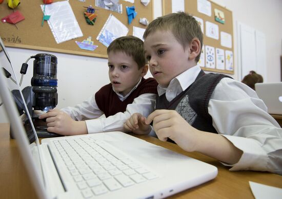 Presentation of comprehensive school and new school equipment