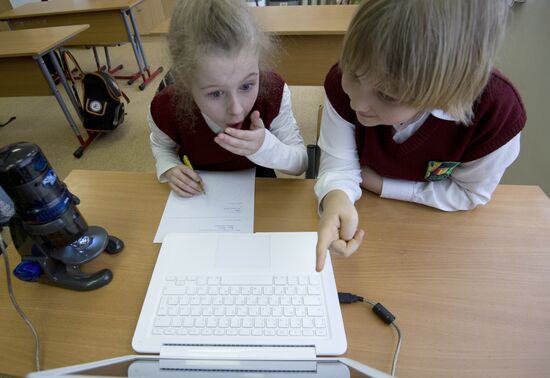 Presentation of comprehensive school and new school equipment