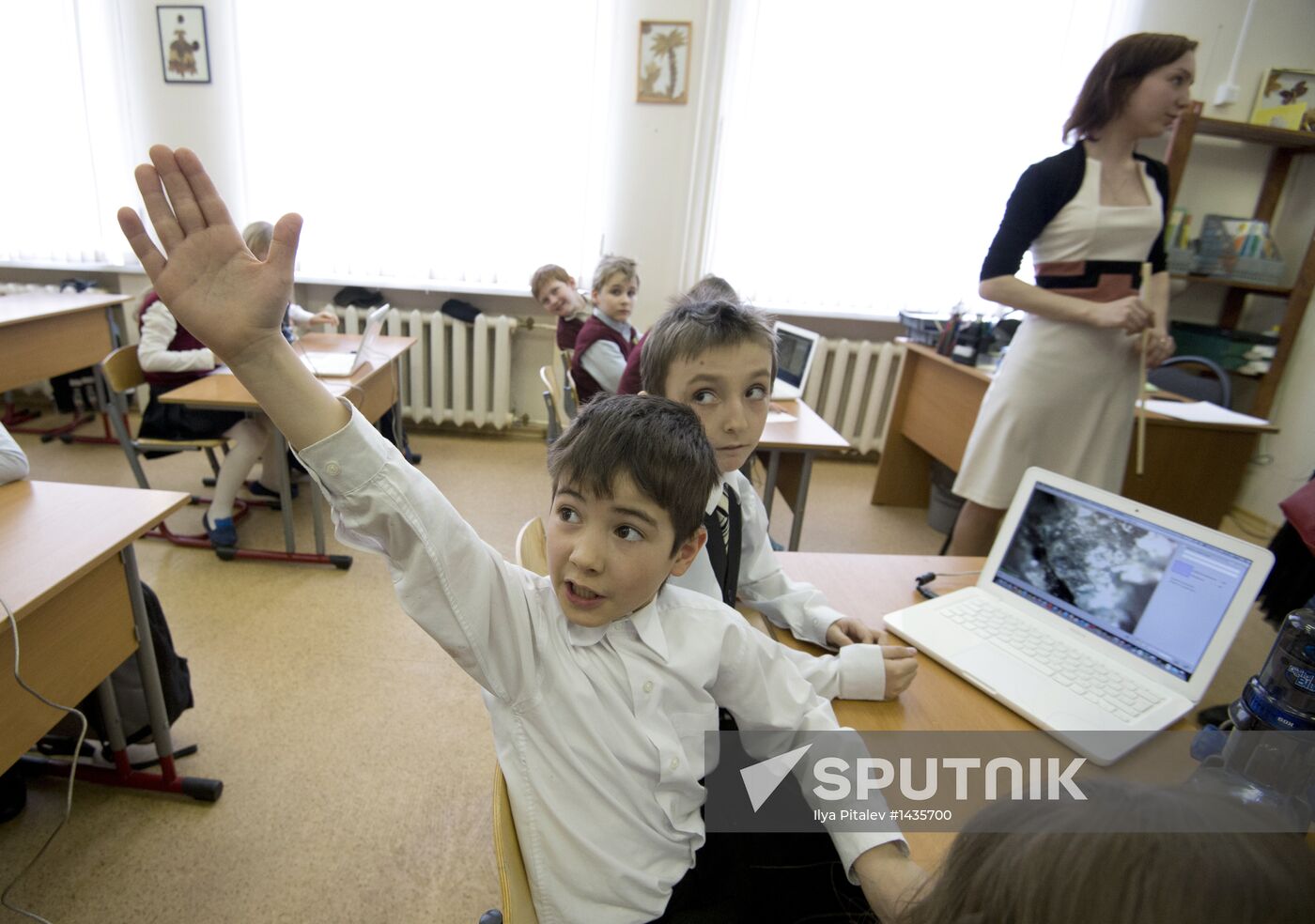 Presentation of comprehensive school and new school equipment