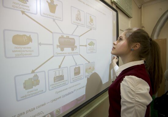 Presentation of comprehensive school and new school equipment