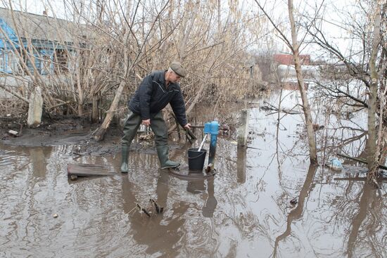 Residents evacuated from flood zone in Saransk