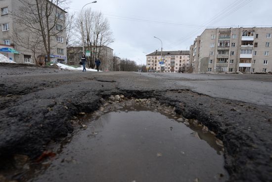 Broken roads in Veliky Novgorod