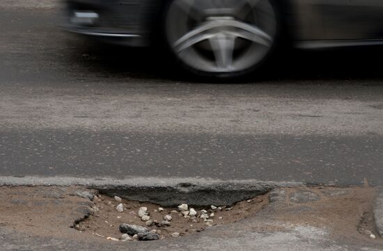 Broken roads in Veliky Novgorod
