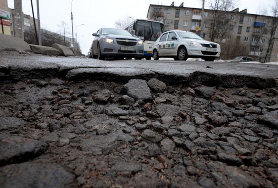 Broken roads in Veliky Novgorod