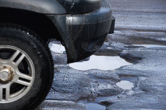 Broken roads in Veliky Novgorod