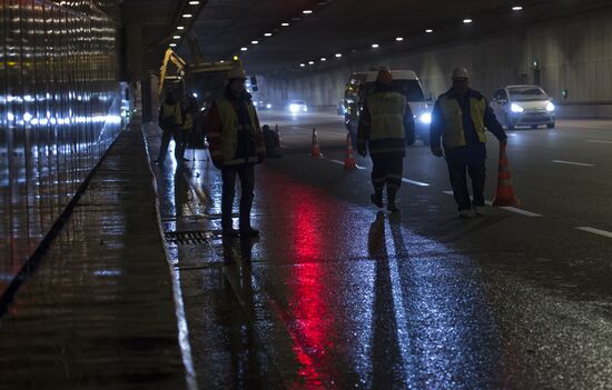Cleaning Moscow Lefortovo tunnel