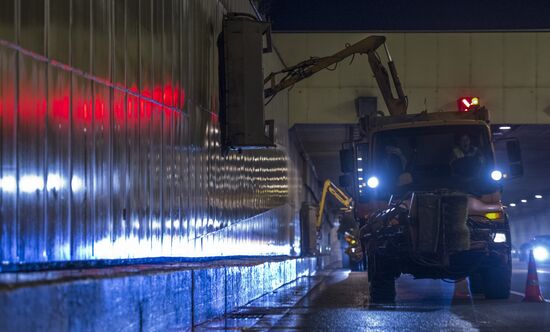 Cleaning Moscow Lefortovo tunnel