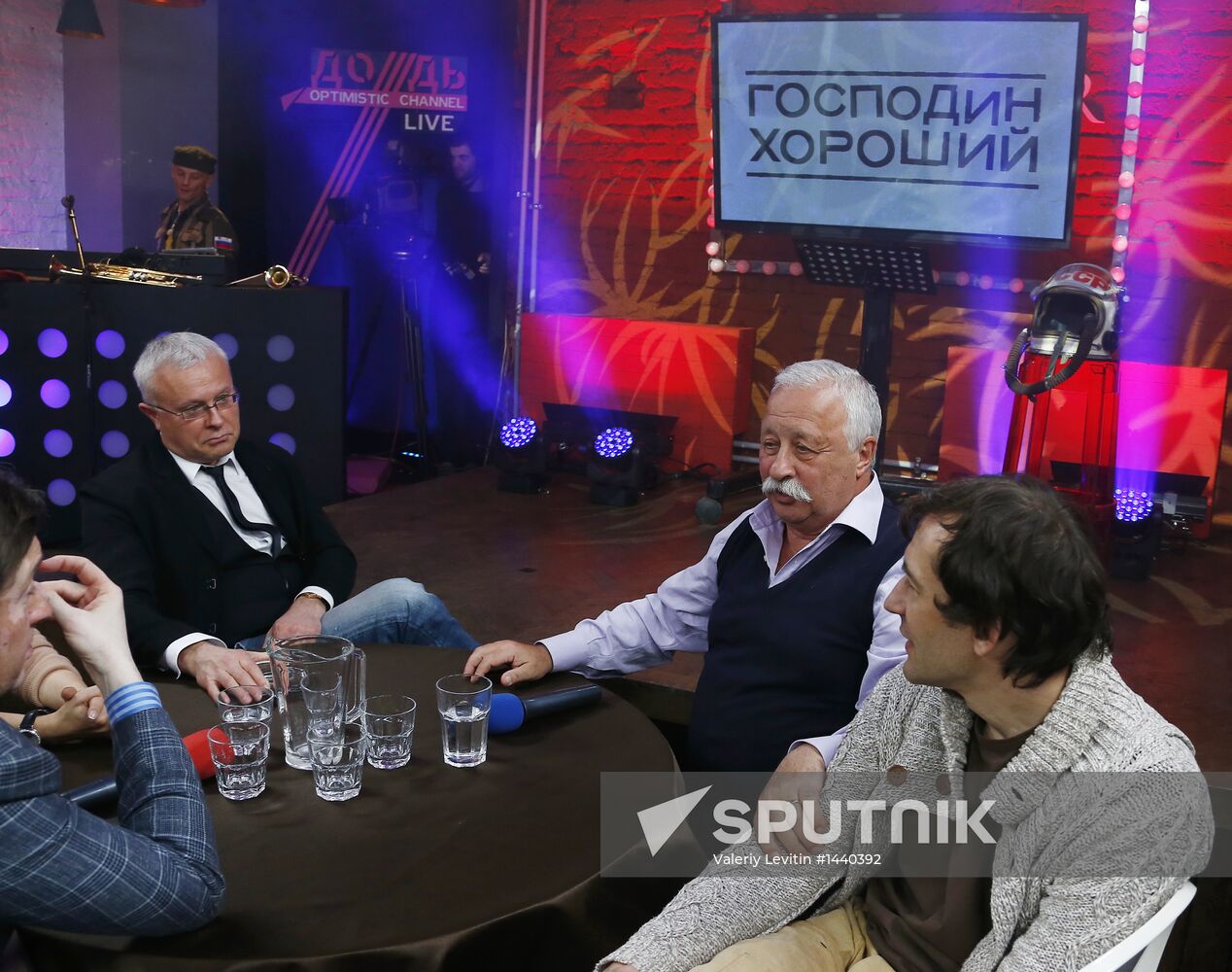 Live telecast of "newsical" Fair Gentleman on Dozhd TV
