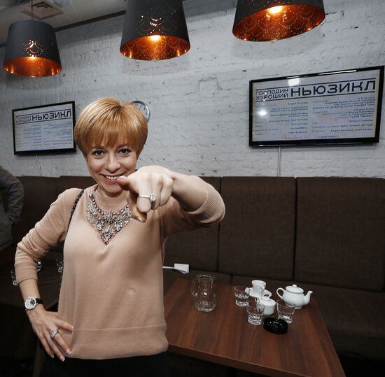 Live telecast of "newsical" Fair Gentleman on Dozhd TV