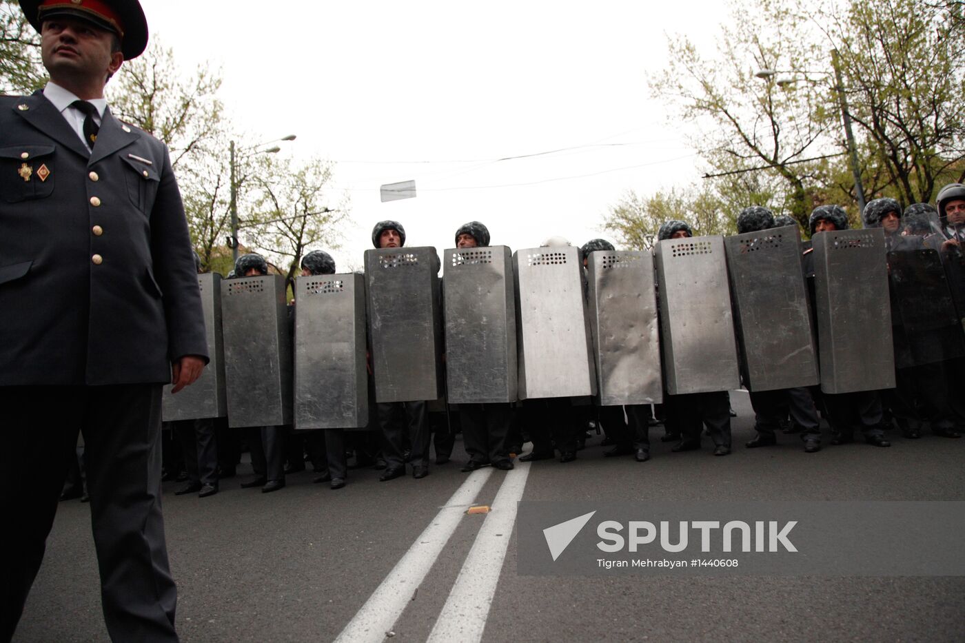 Hovannisian supporters clash with police in Yerevan
