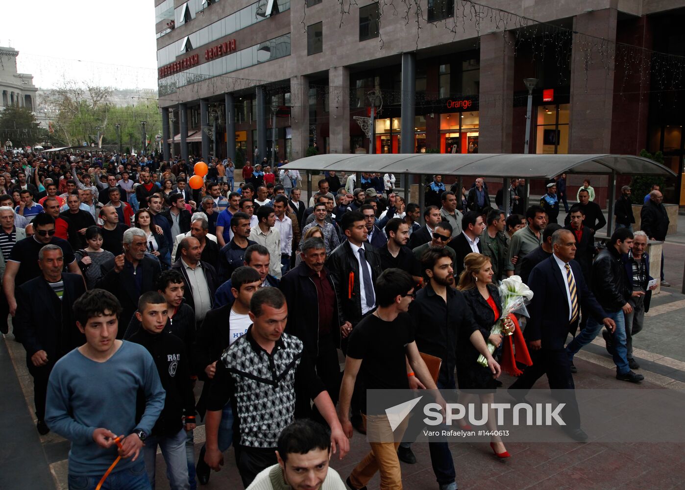 Hovannisian supporters clash with police in Yerevan