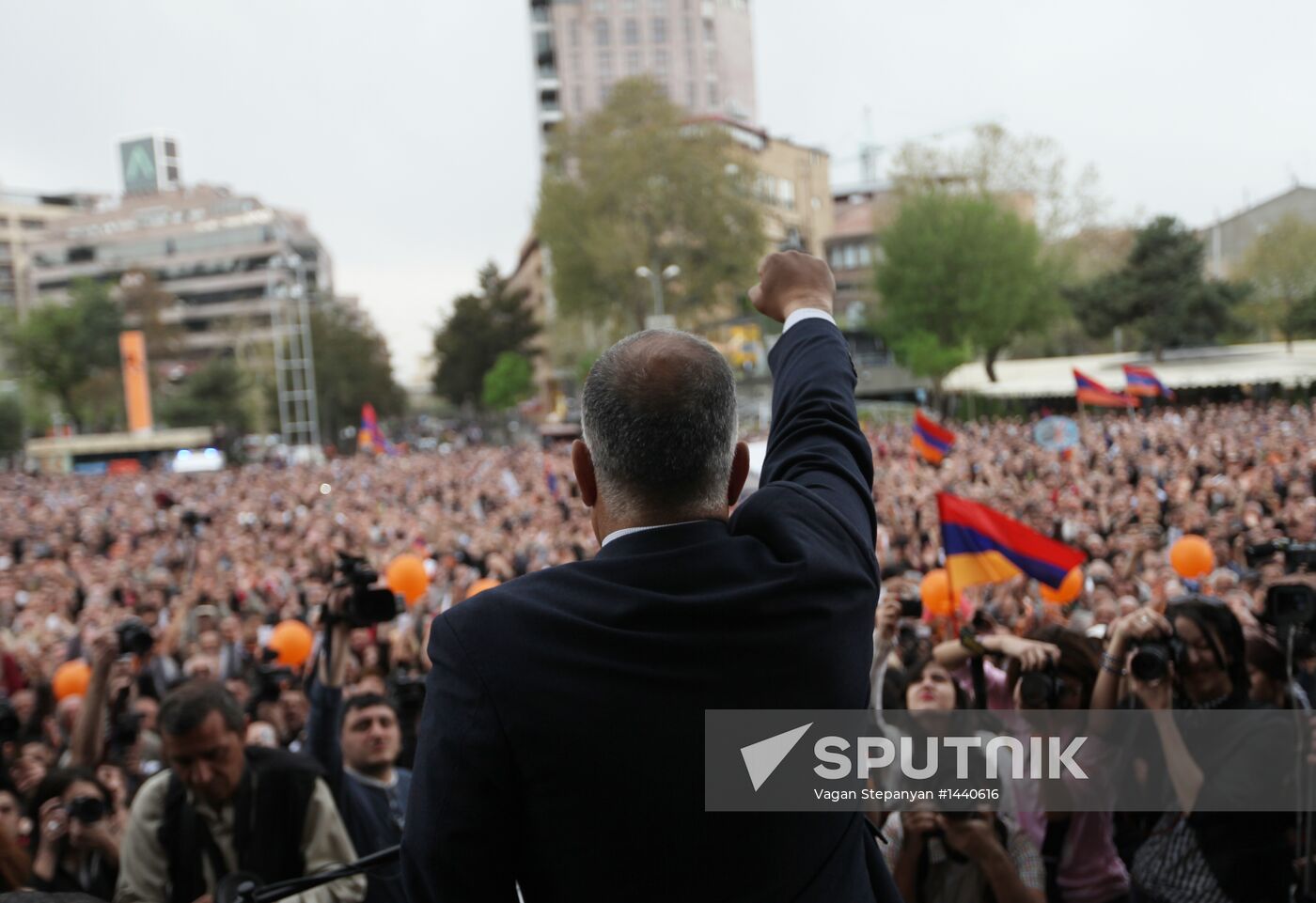 Hovannisian supporters clash with police in Yerevan