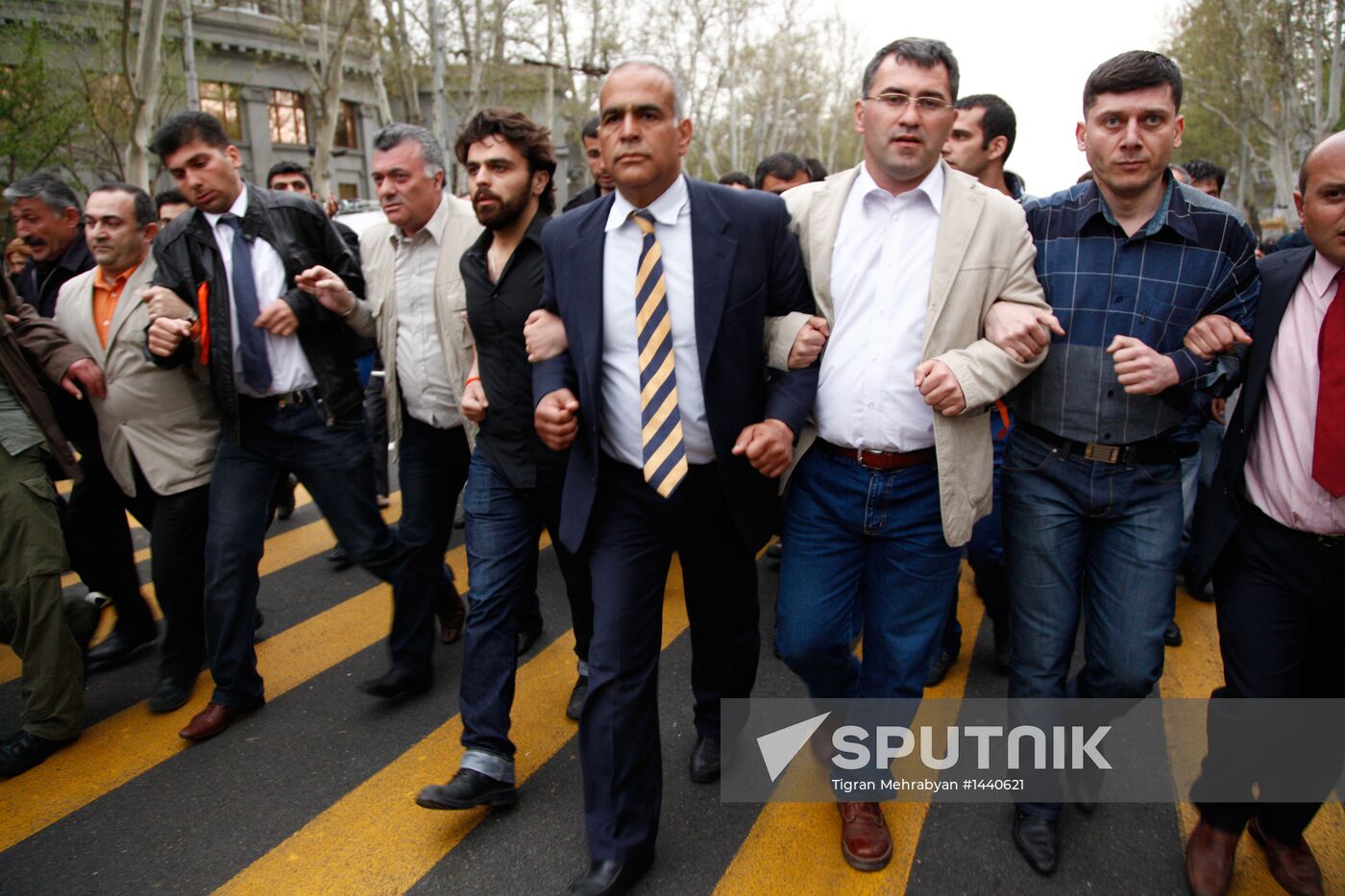 Hovannisian supporters clash with police in Yerevan