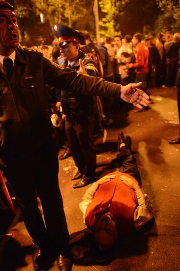 Hovannisian supporters clash with police in Yerevan