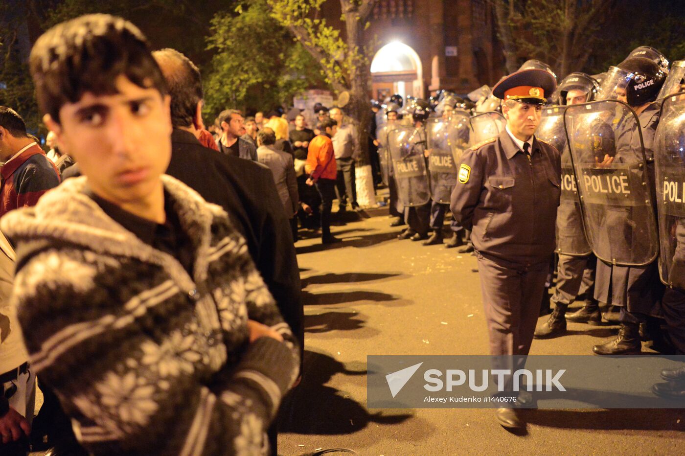 Hovannisian supporters clash with police in Yerevan