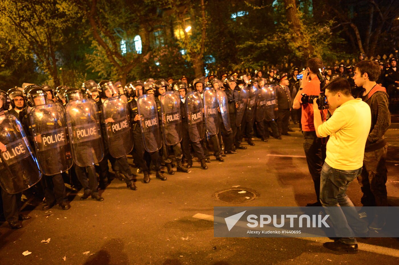 Hovannisian supporters clash with police in Yerevan