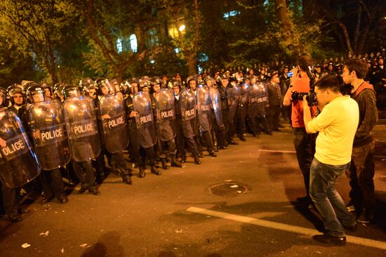 Hovannisian supporters clash with police in Yerevan