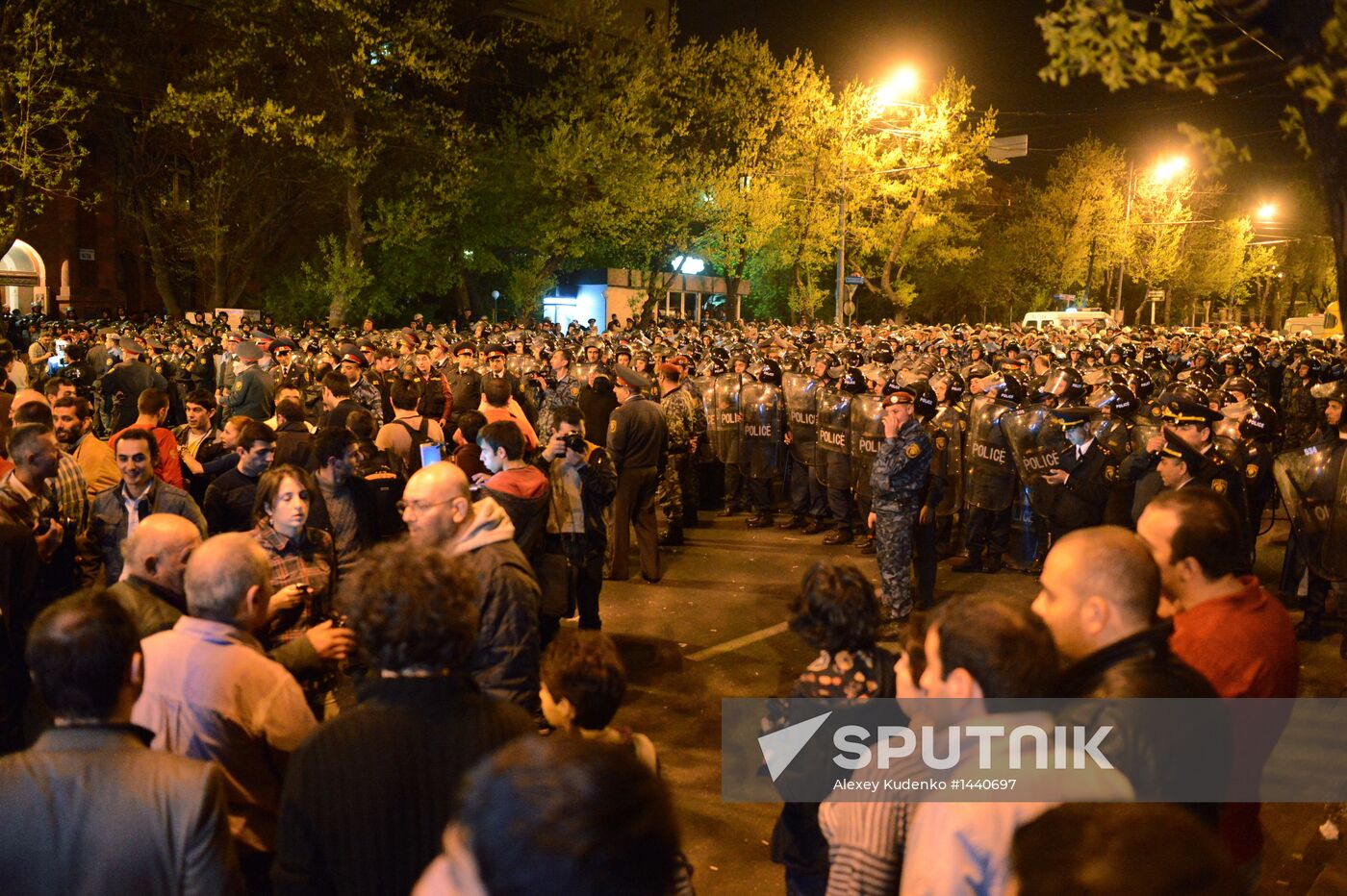 Hovannisian supporters clash with police in Yerevan