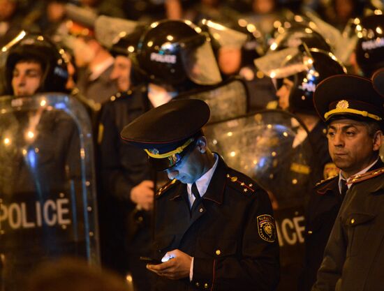 Hovannisian supporters clash with police in Yerevan
