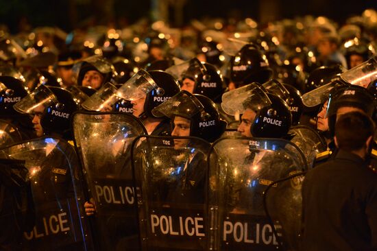 Hovannisian supporters clash with police in Yerevan
