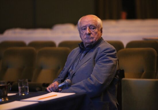 Rehearsal of Skywalkers at Lenkom theater