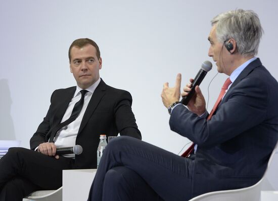 Dmitry Medvedev attends Dialogue on the Future conference
