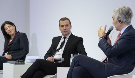 Dmitry Medvedev attends Dialogue on the Future conference