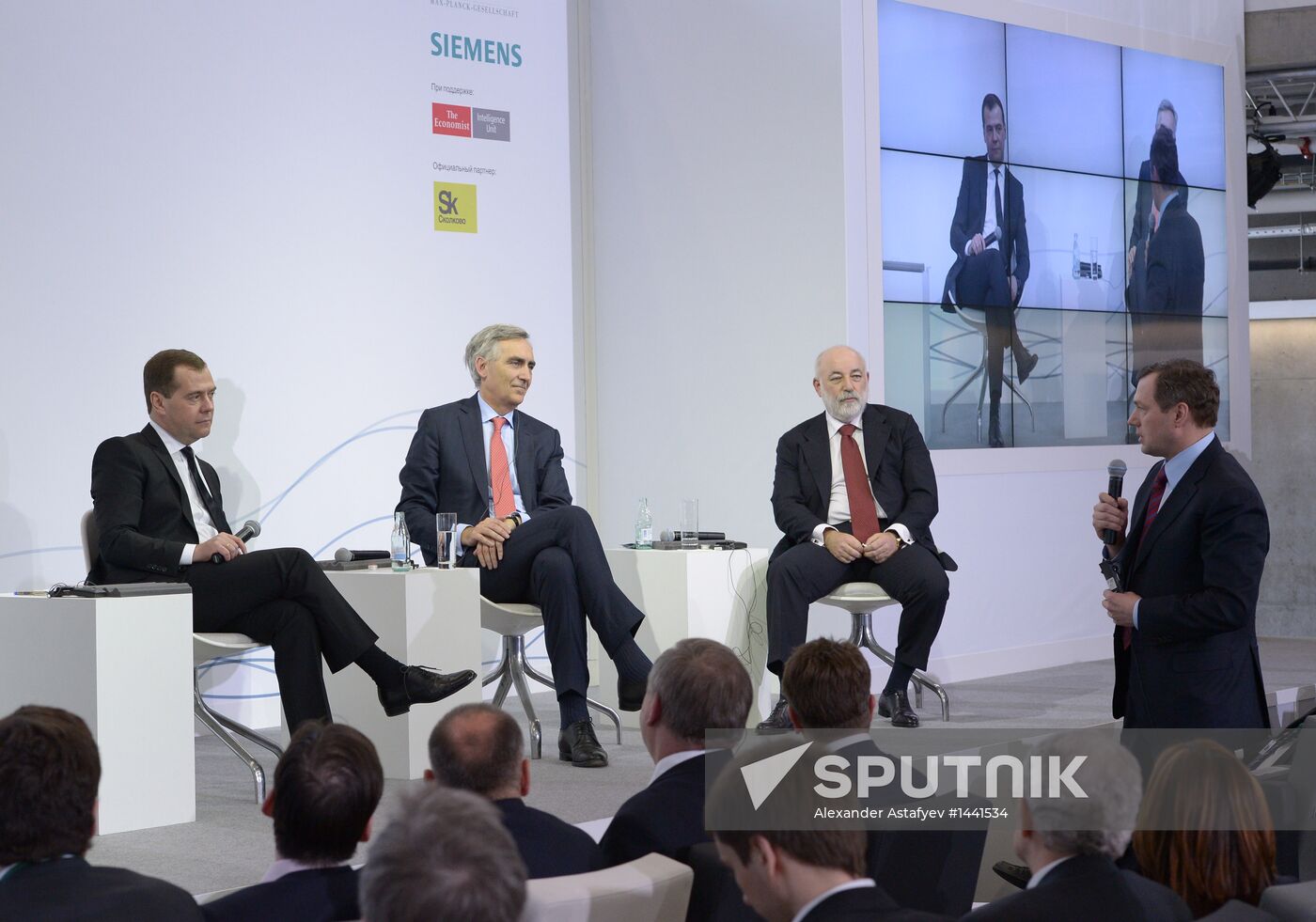 Dmitry Medvedev attends Dialogue on the Future conference