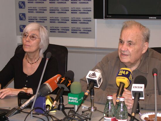 Eldar Ryazanov and his wife Emma in Tbilisi