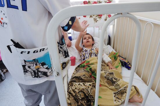 Clown doctors perform in pediatric clinical hospital
