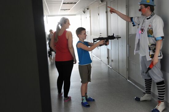 Clown doctors perform in pediatric clinical hospital