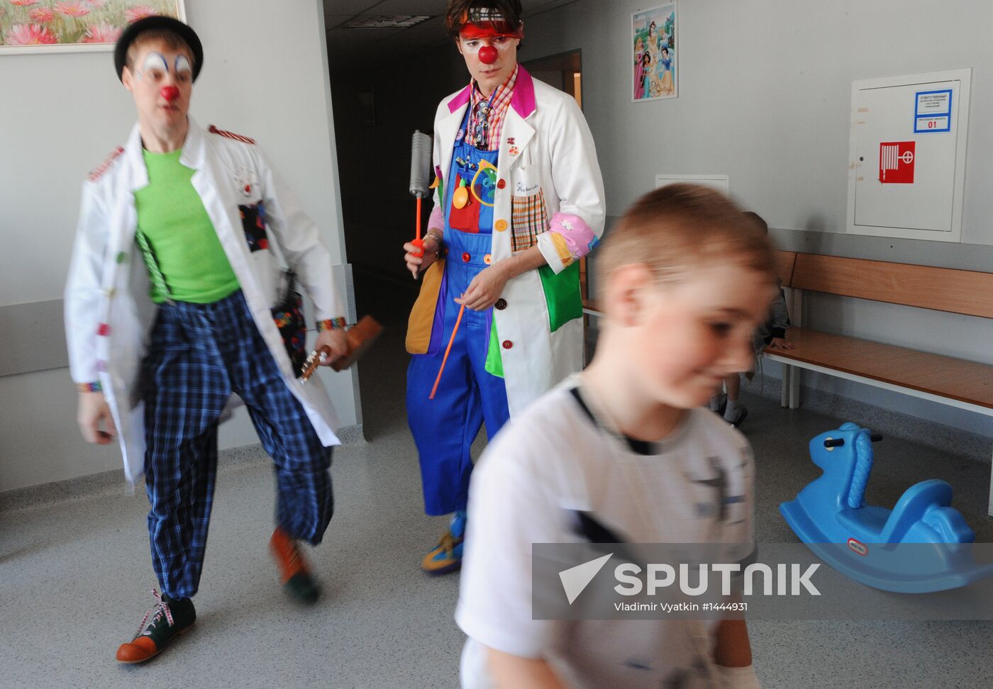 Clown doctors perform in pediatric clinical hospital
