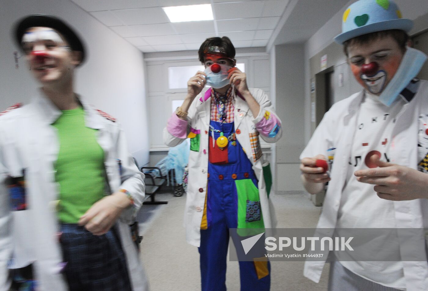 Clown doctors perform in pediatric clinical hospital
