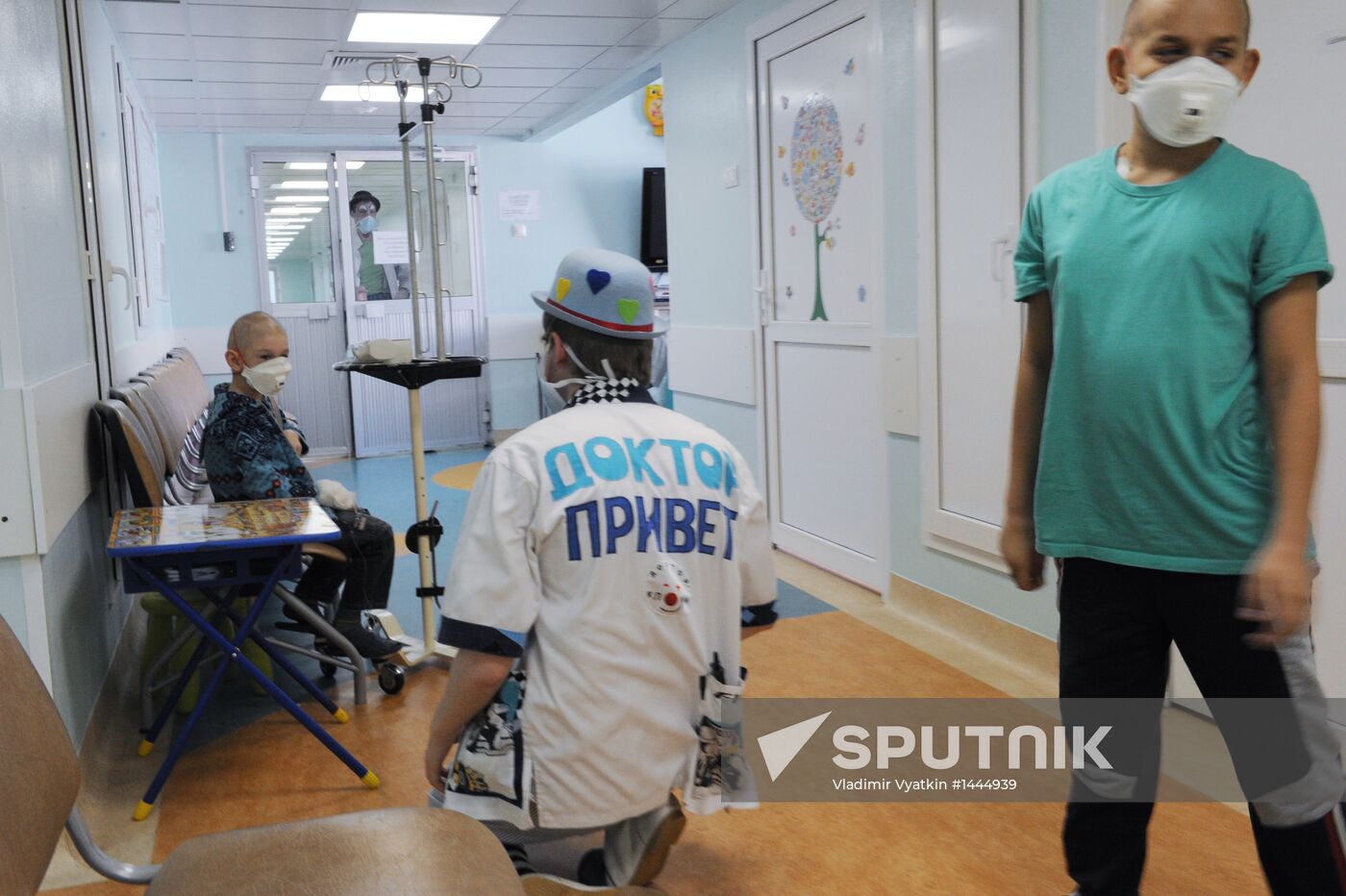 Clown doctors perform in pediatric clinical hospital