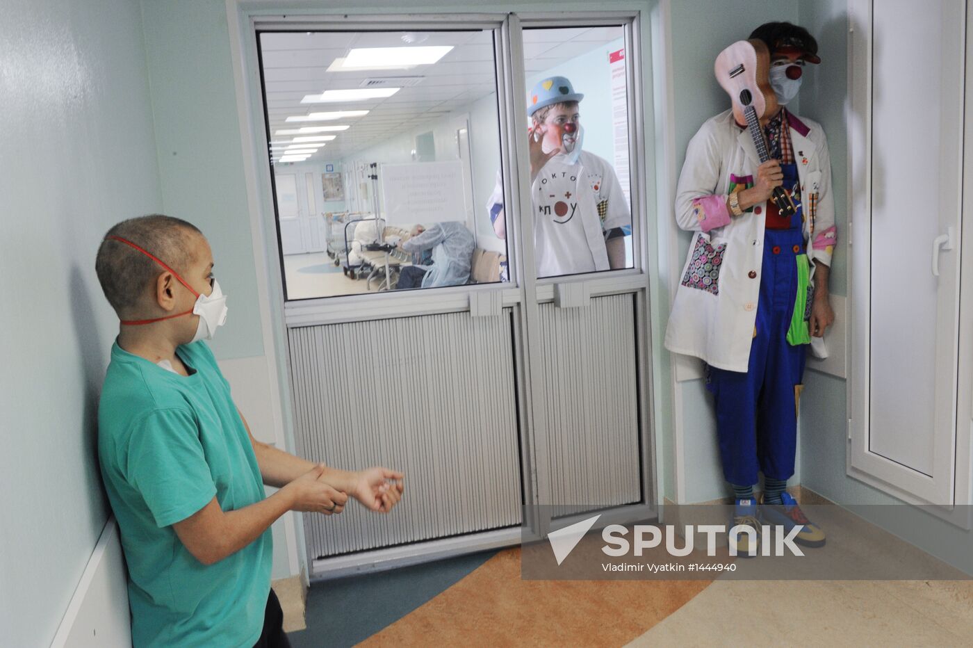 Clown doctors perform in pediatric clinical hospital