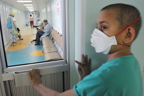 Clown doctors perform in pediatric clinical hospital