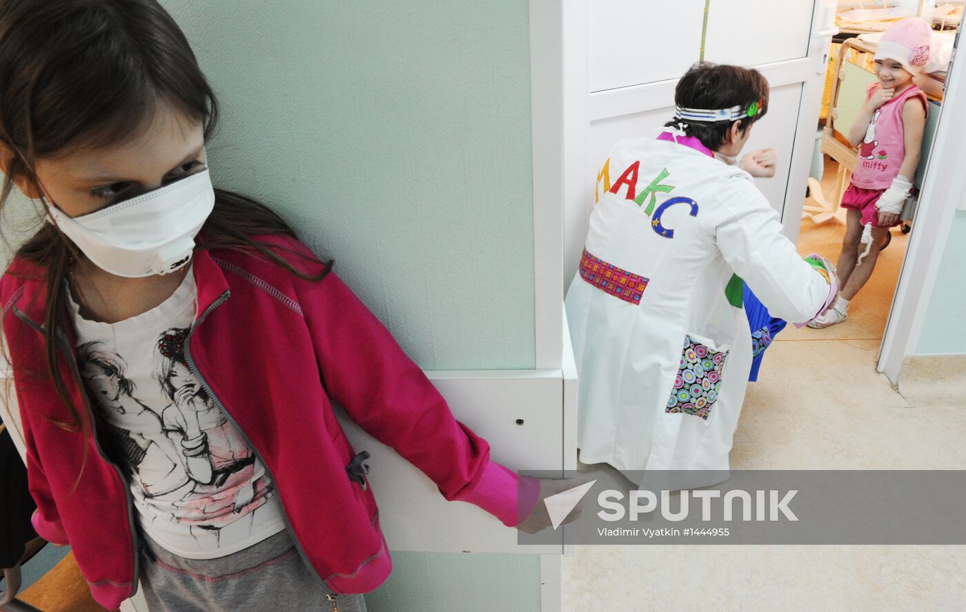 Clown doctors perform in pediatric clinical hospital