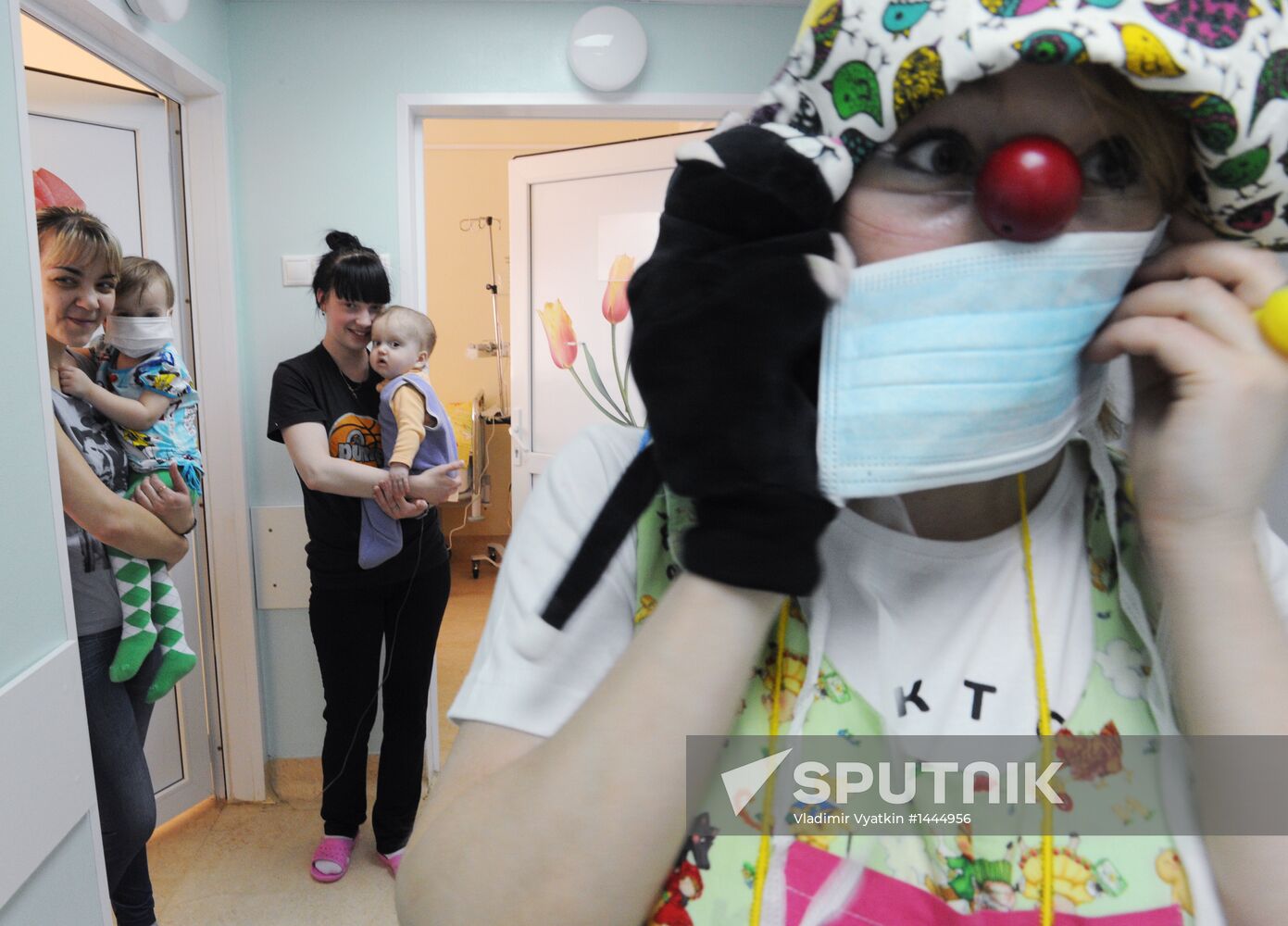 Clown doctors perform in pediatric clinical hospital
