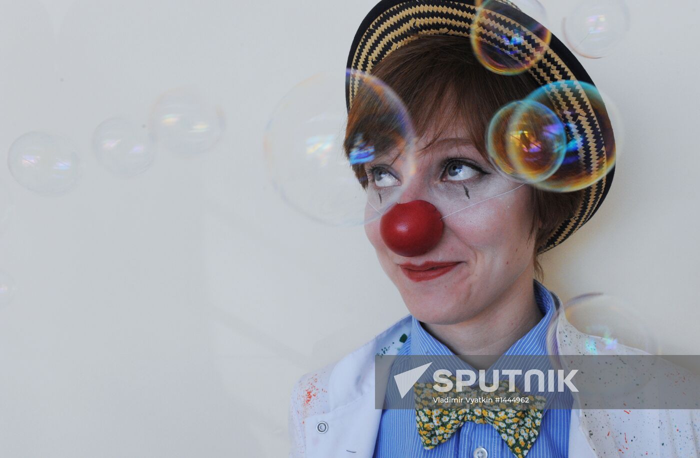 Clown doctors perform in pediatric clinical hospital