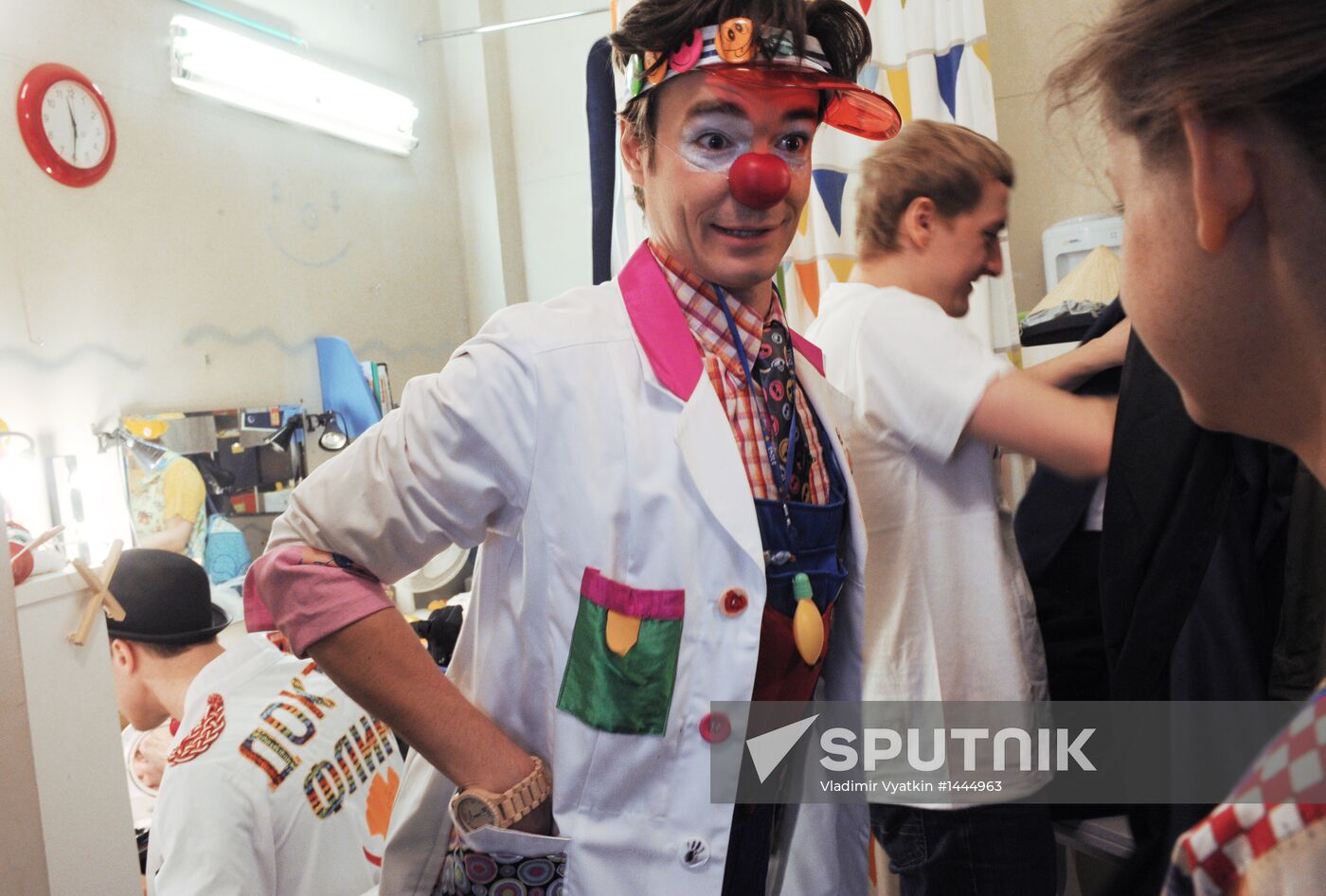 Clown doctors perform in pediatric clinical hospital