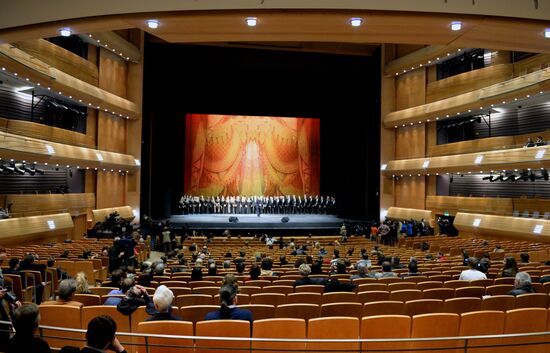 V. Gergiev tests acoustics of Mariinsky Theater's new stage