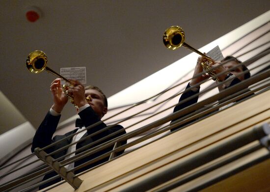 V. Gergiev tests acoustics of Mariinsky Theater's new stage