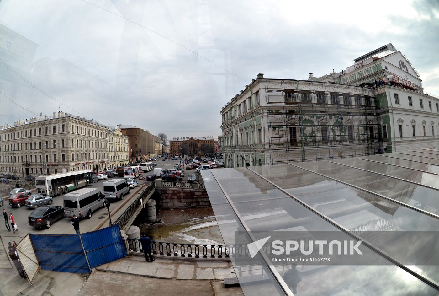 V. Gergiev tests acoustics of Mariinsky Theater's new stage