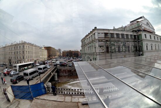 V. Gergiev tests acoustics of Mariinsky Theater's new stage